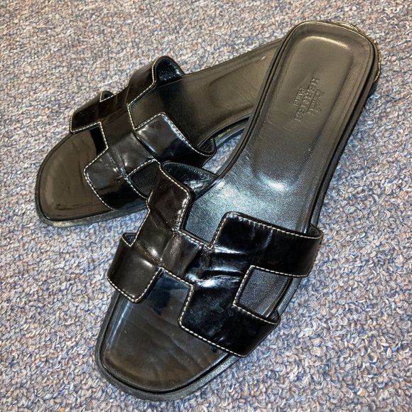 🌺Hermes black patent leather flat sandals 37.5🌺 - Picture 1 of 11